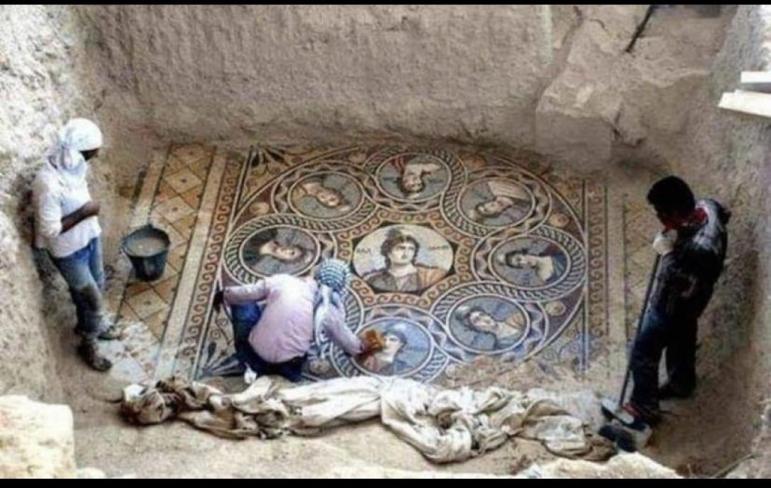 These archaeologists uncovered a mosaic in Zeugma, Turkey