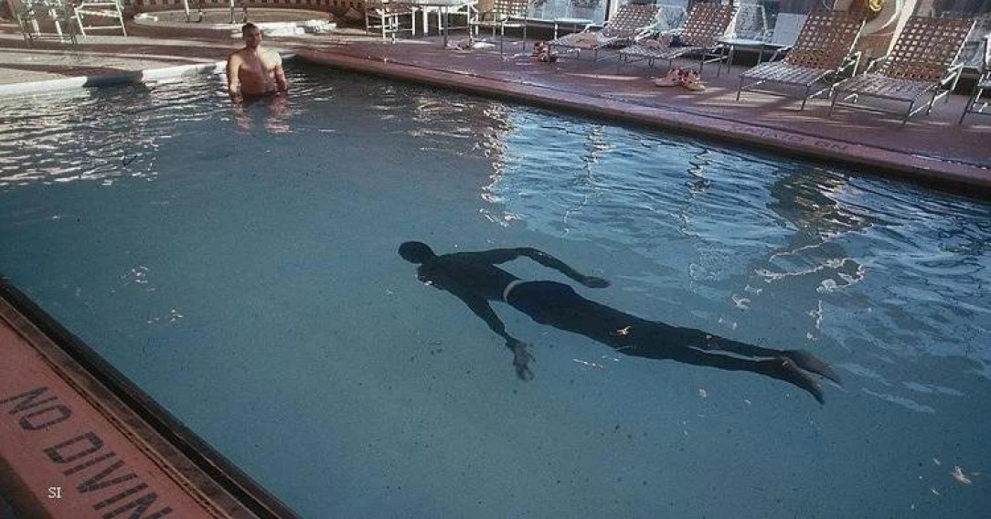 7’7” former NBA player Manute Bol going for a swim