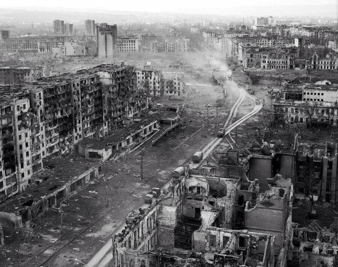Russians taking Grozny after completely destroying it with civilians inside