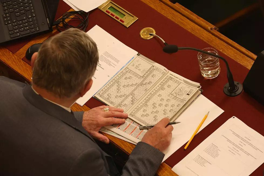 Do you know any political who fills crosswords while in session in parliament?
