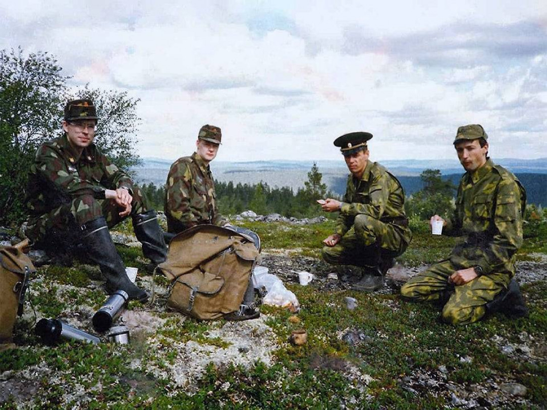 Finnish and Soviet border guards taking a coffee breakm 1980s