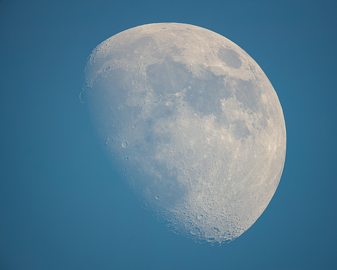 Today&#039;s 75.8% waxing gibbous Moon with the Golden Handle during daylight