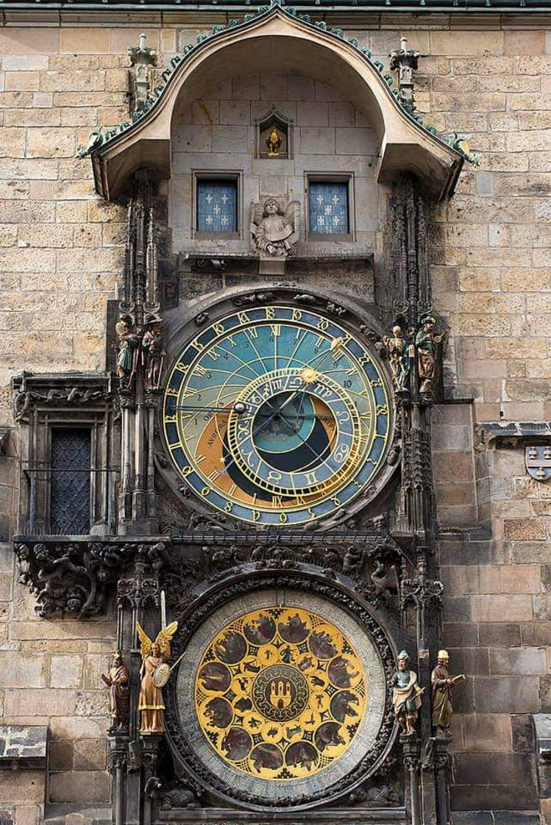 600 yr old astronomical clock in Prague