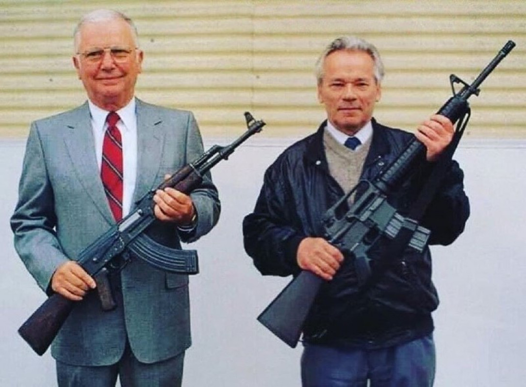 Eugene Stoner (left), Mikhail Kalashnikov (right) holding each other&#039;s designed rifles. They met at Washington DC in 1990