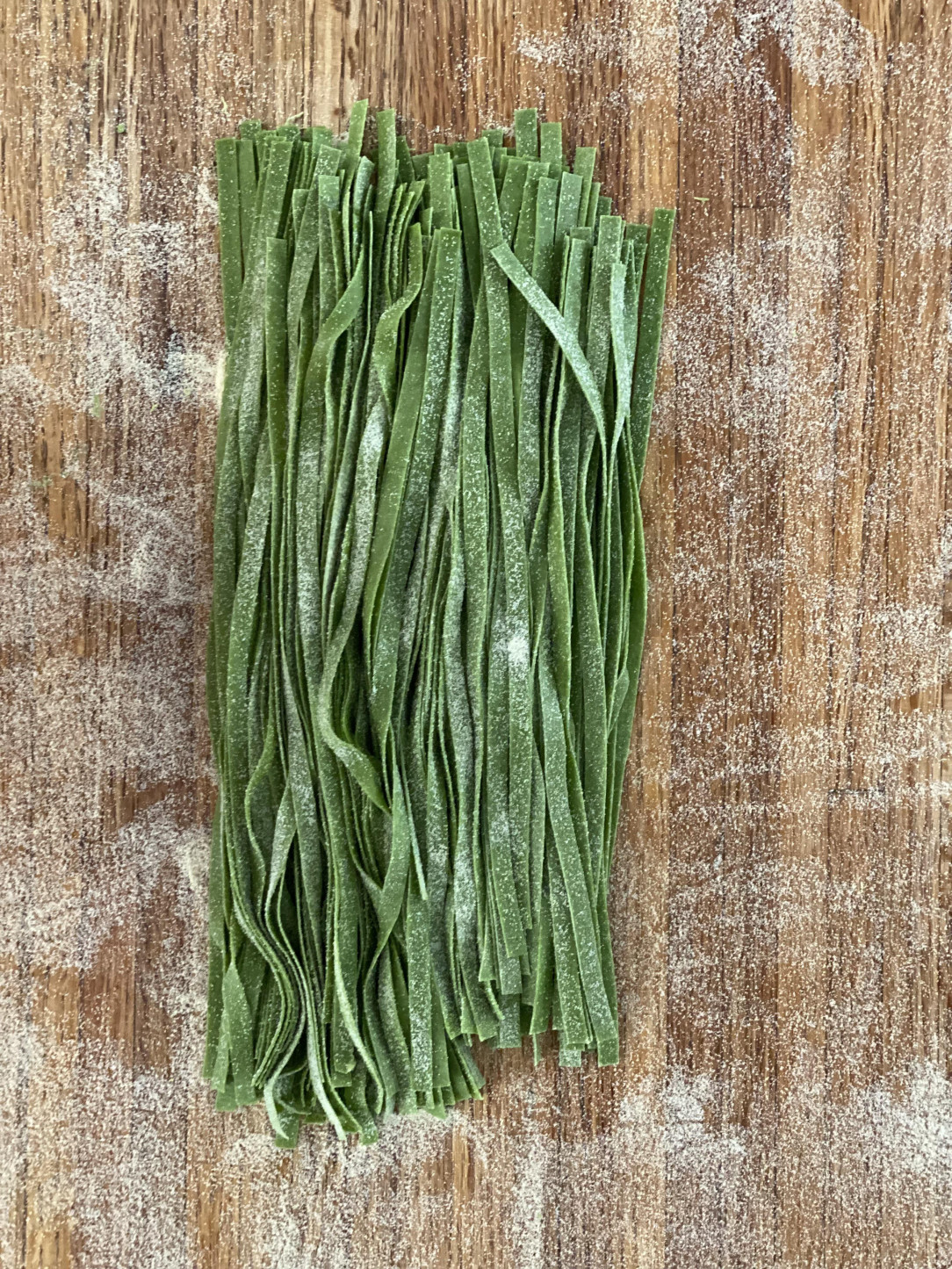 Homemade spinach &amp;amp; garlic fettuccine