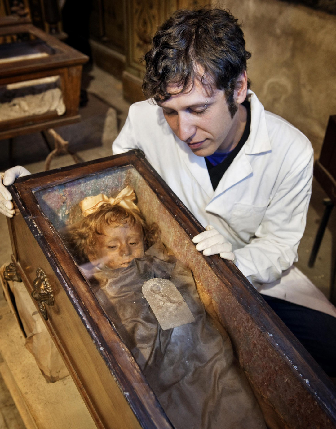 2 years old girl who died 102 years ago remains well preserved while on display in Capuchin Catacombs, a macabre tourist attraction in Italy