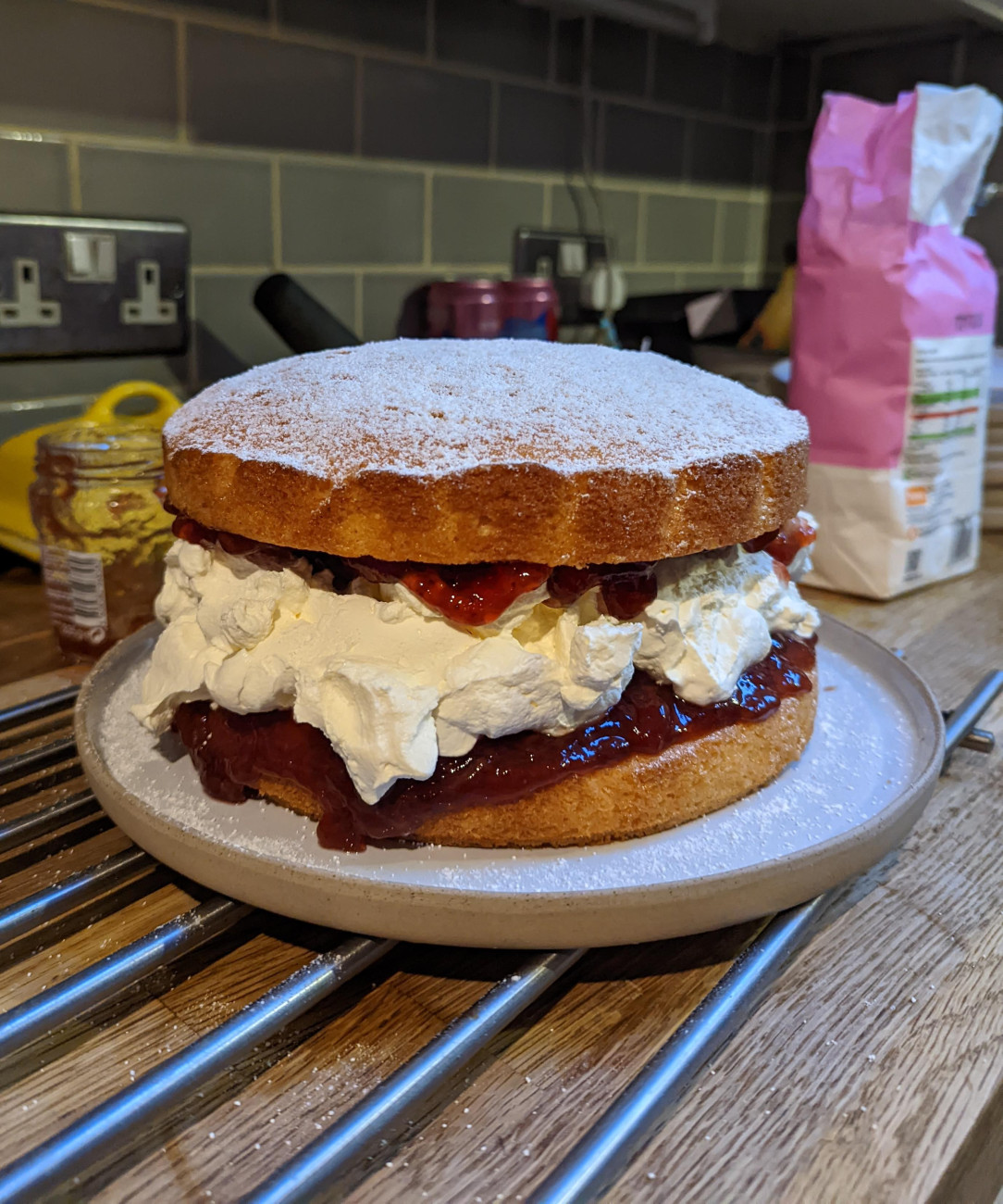 A Victoria sponge with an appropriate amount of cream