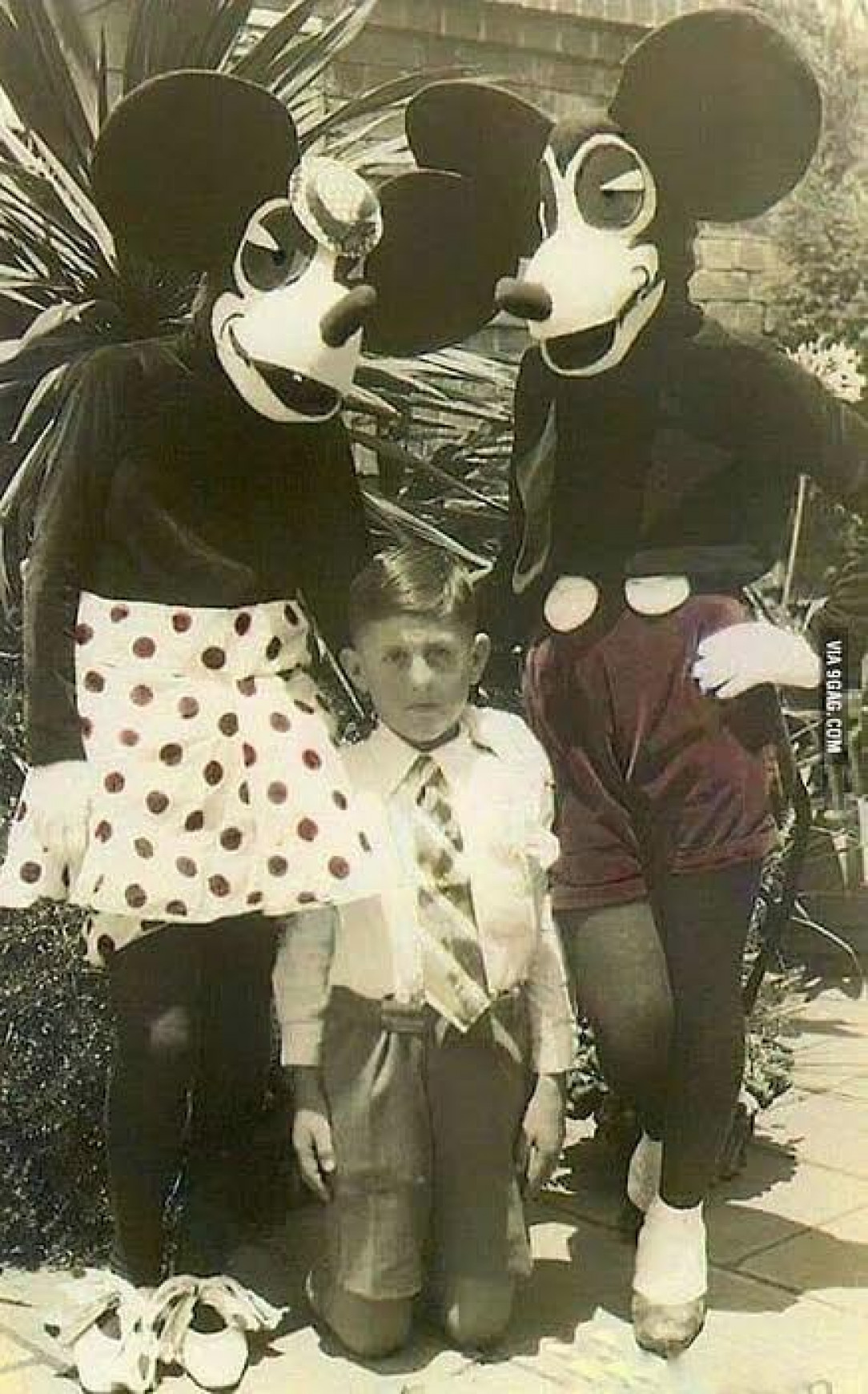The very first ever Mickey and Minnie mouse costume in 1939 ❤️