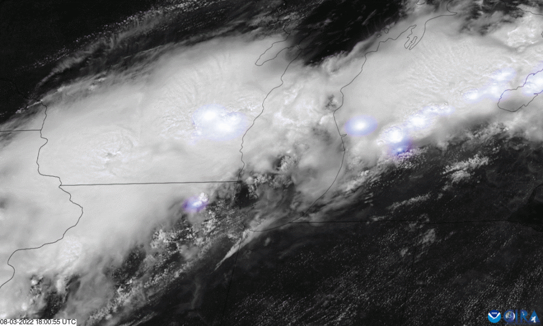 Storms light up the Midwest sky - GOES-16 visible (band 2) + GLM group energy density, 2022-08-03