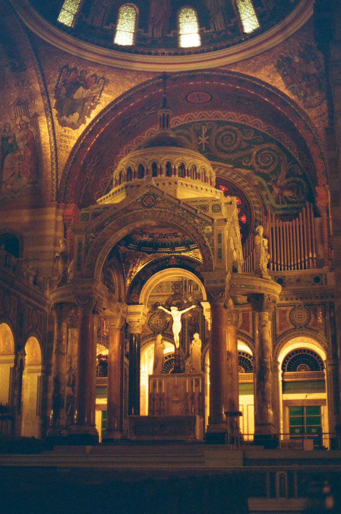 The altar of Saint Louis Basilica