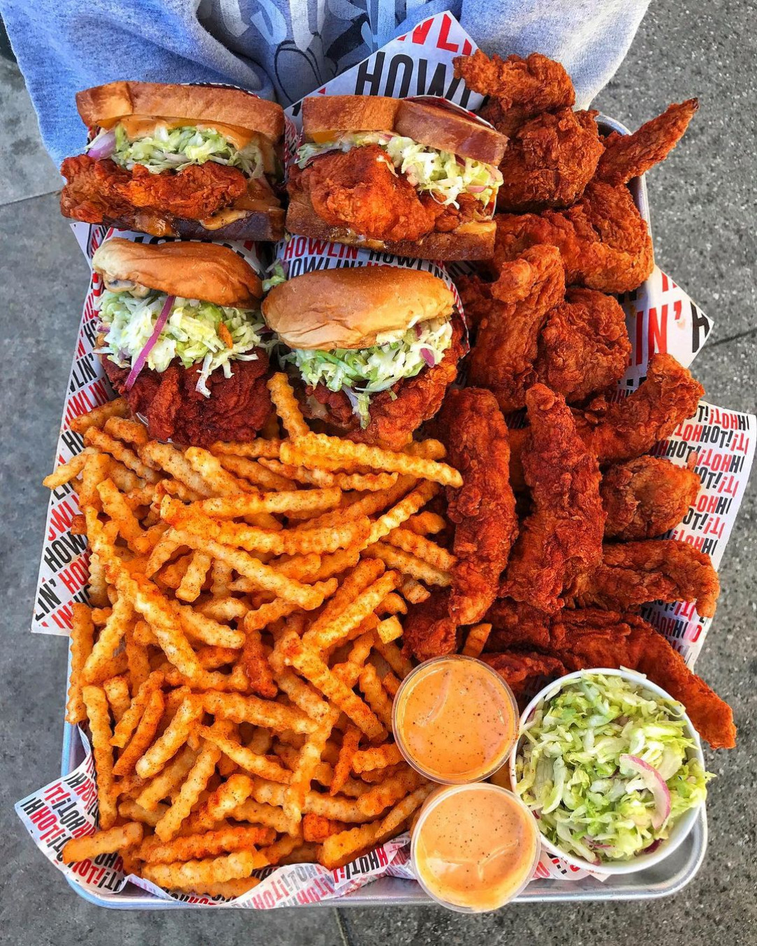 Howlin&#039; Ray&#039;s Hot Chicken Platter