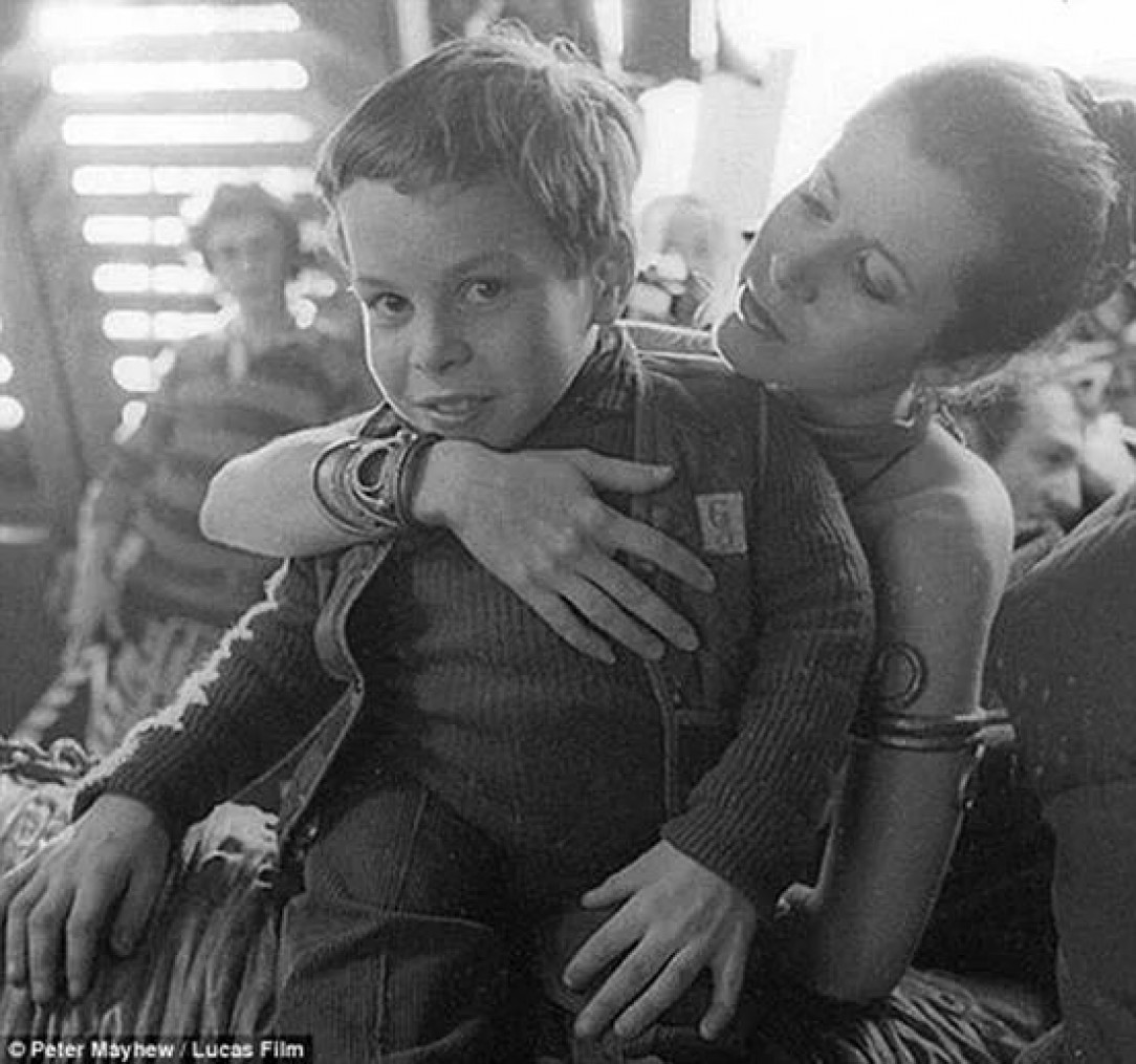 11 year old Warwick Davis and Carrie Fisher on the set of ‘Return of the Jedi’