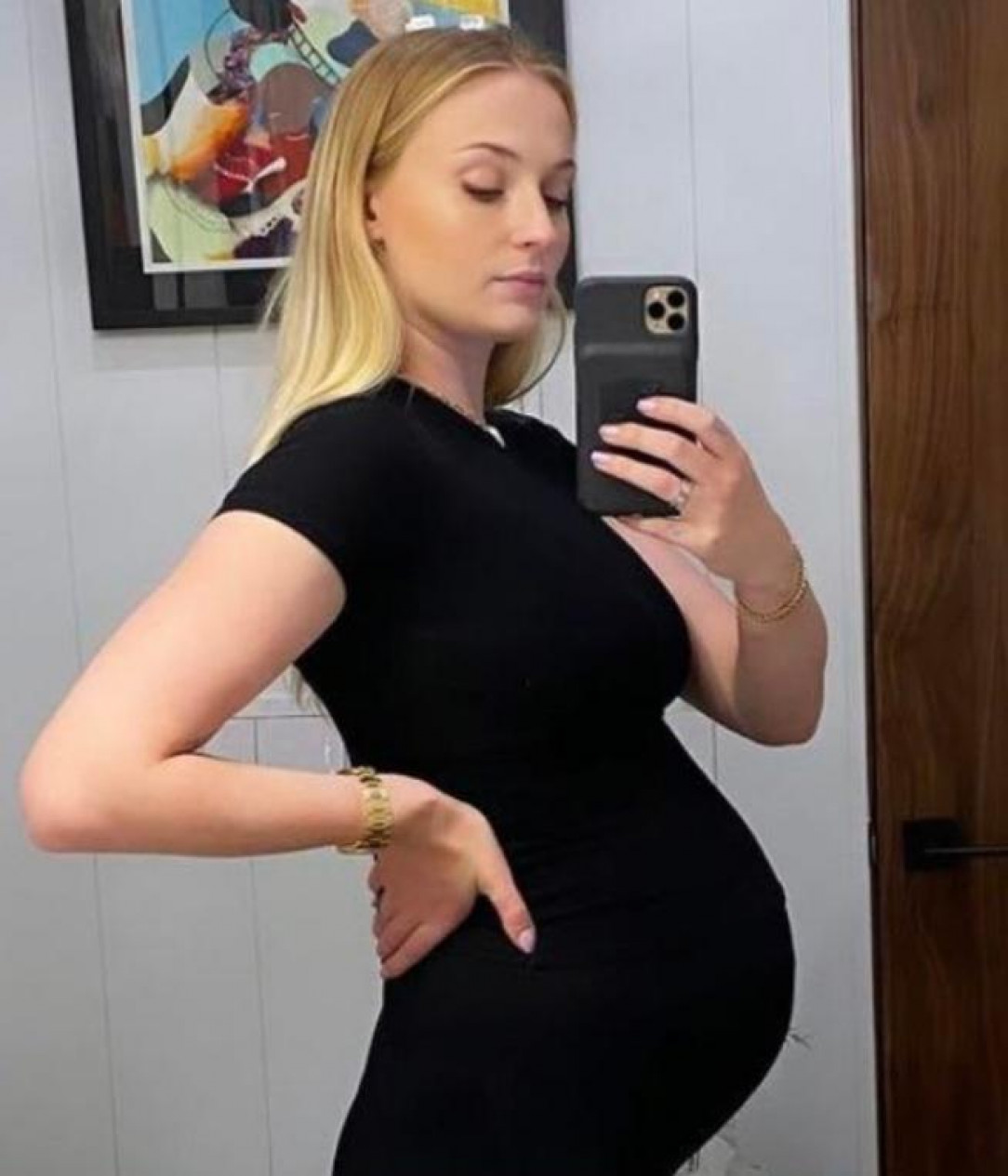 Pregnant Sophie