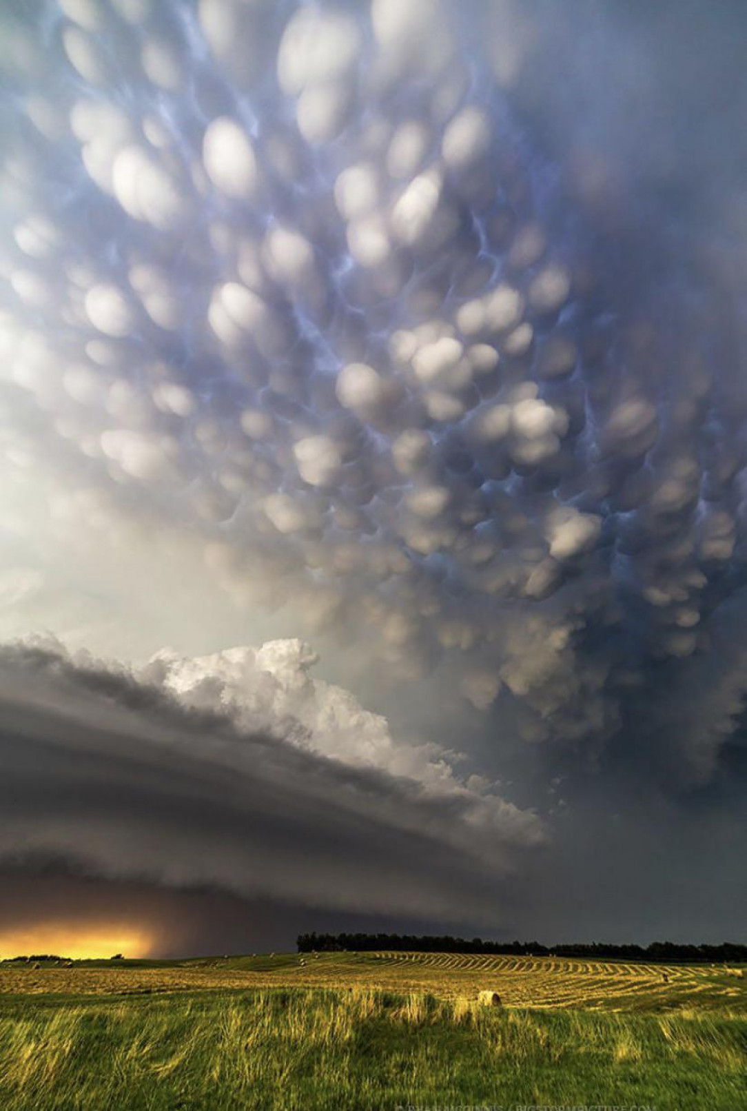 Creepy cloud formation