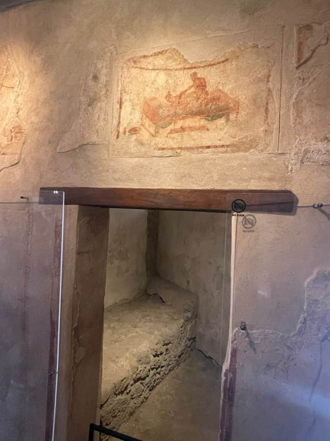 A room in the Lupanar Grande (main brothel) with the specialty of the &quot;performer&quot; painted above her workplace. Pompeii, Italy