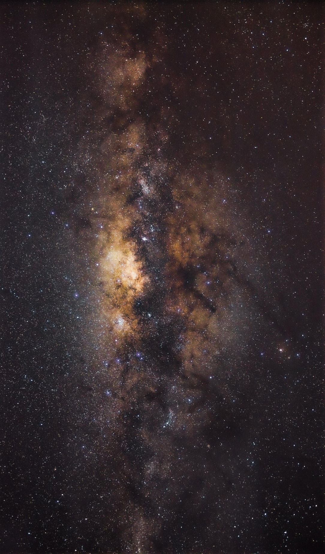 Milky Way&#039;s galactic center through a 18 mm lens