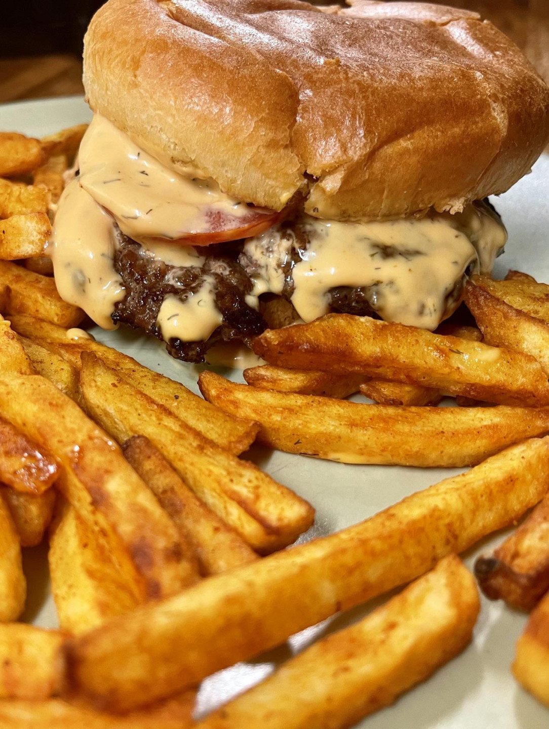 Smash burger with chilli fries