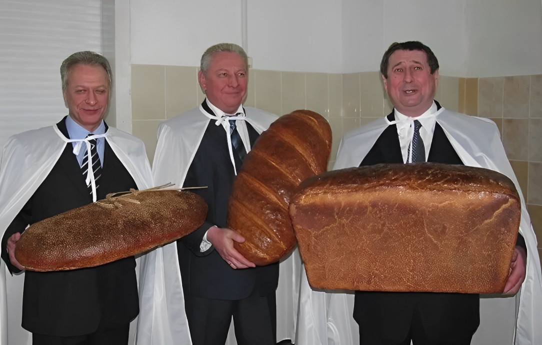 THE FRENCH VAMPIRE TRIO: bringers of pain (French for &quot;bread&quot;) and terror