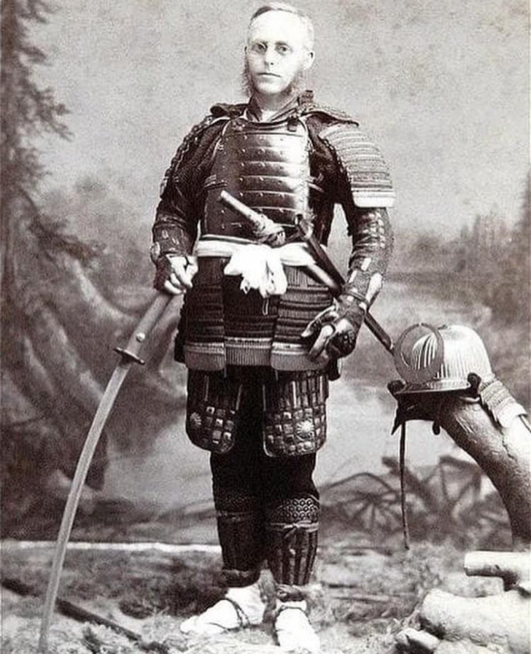 A western tourist who paid to take a photo with Samurai armor on in 1890. Probably the first documented weeb in history