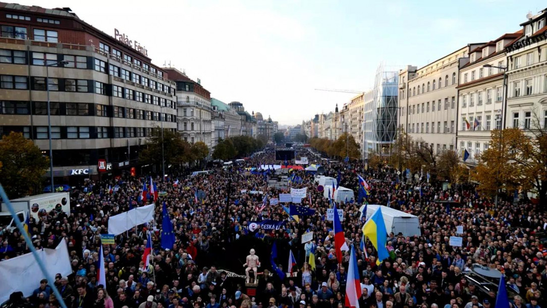 Demonstration against fear and hate in Prague, 30/10/22 - more people came than two days ago for anti-NATO, anti-EU protest