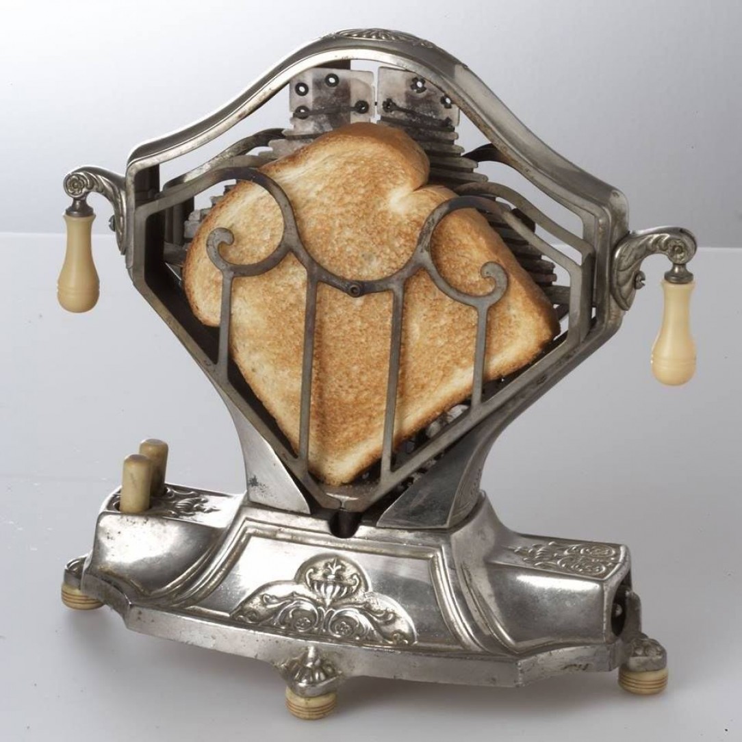 An electric toaster from the 1920s